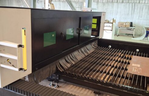 เครื่องตัดไฟเบอร์เลเซอร์ขนาด 12000W ระยะตัด 2.7×12.0 เมตร