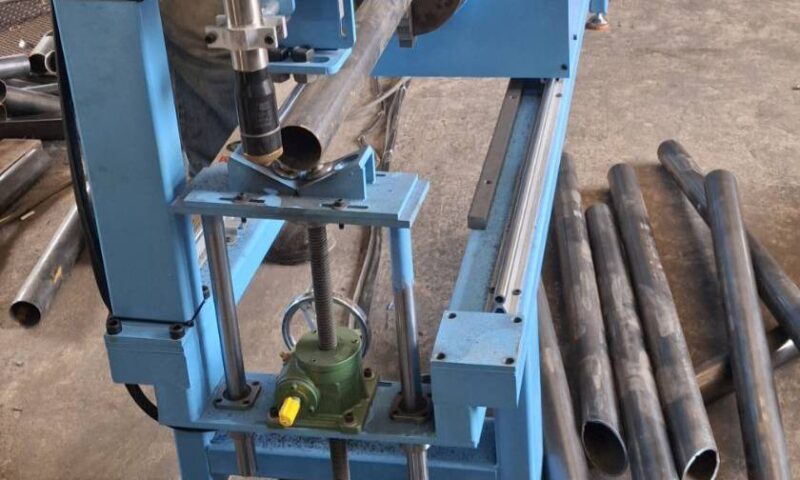 เครื่องตัดท่อกลมท่อเหลี่ยม รุ่น LT219